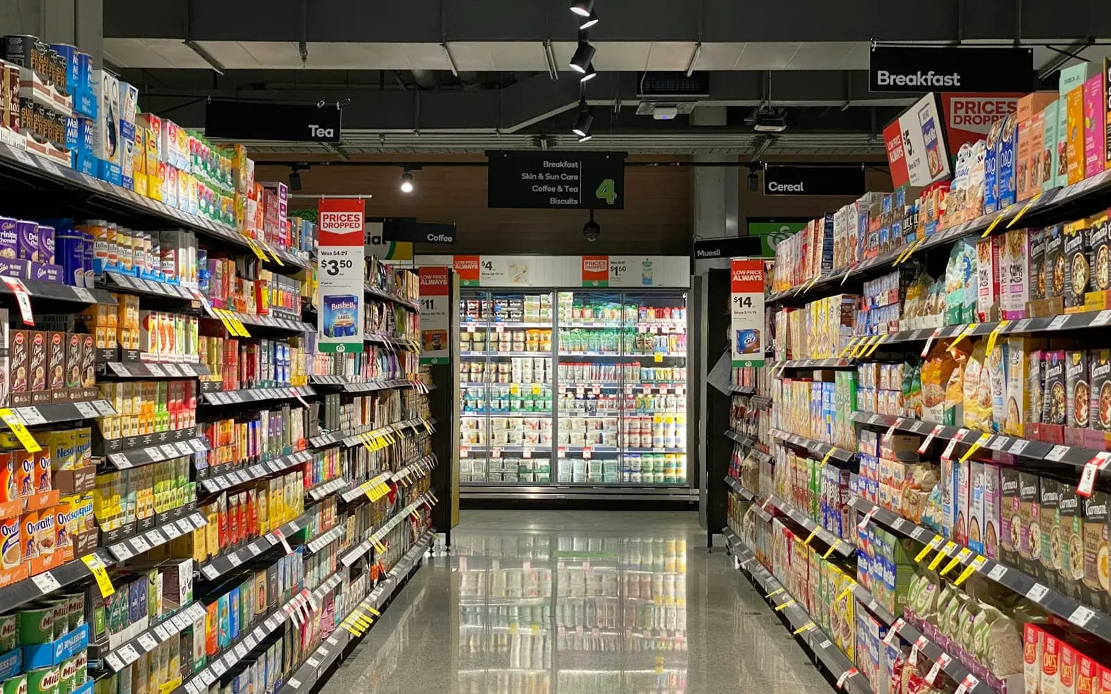 Retail entrance monitored for site-level incident response